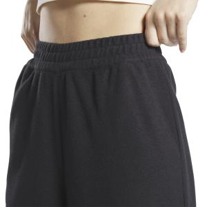 product/r/e/reebok_ht7838_6_apparel_on_model_detail_view_2_white.jpg