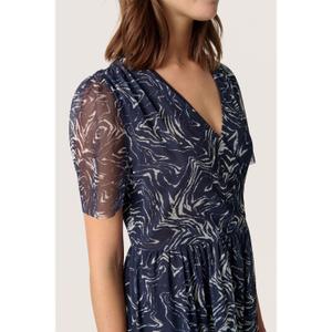product/s/o/soaked-in-luxury_30404666-303856_3.jpg
